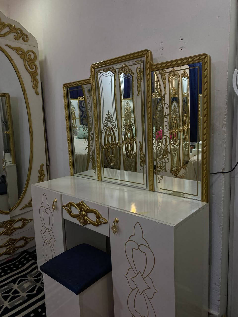 غرفه تركيه 8 قطع باب أول استعمال قليل اخت الجديده نظام ملكي فخامه وجمال نضيفه من الداخل والخارج اضاءه شغاله مثل مموضح بالمنشور 
 وبيها مجال للشراي 
للاستفسار اكثر الاتصال عل الرقم👇🏻👇🏻👇🏻
***********
