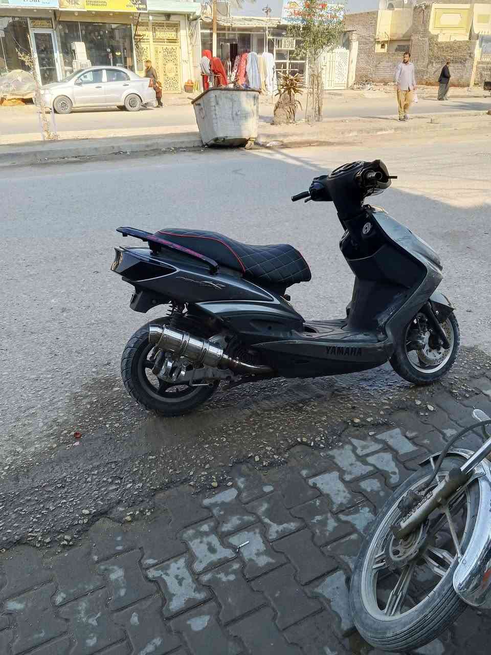 السلام عليكم 

سكنس فحل نوزل مكينة ٥٨ونص خرسة مكفولة من تنقيص ودخان شلعة ومعدل عالشرط صالنصة رياضية اصلية كهربائيات شغالة باتري جديد نوزل جديد ادامة منظومة بانزين وكلجات ستوني مسويلها نكرة سلف بكل وقت ترايك وين مايعجبك السعر٦٥٠وبيها مجال قليل كلش 
مكاني نجف شارع الحولي قرب جسر المشاة 
***********واتساب او اتصل
