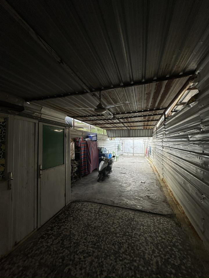 مشتمل للبيع
مساحة ٣٧,٥ 
واجهه ٣،٥
نزال١١،٥

طابو ملك صرف بناء سنة ٢٠١١ مسلح 

يقع في منطقة حي اور موقع مميز قرب سوق حي اور 

ثاني قطعه من الشارع العام (ساحة تشجير)منطقة الضباط 

يحتوي على استقابل وحولي داخله خدمات 

الطابق الاول غرفتين نوم 

الطابق الثاني بيتونه مع سطحين +مخزن 

السعر١٣٠ مليون 
 للاستفسار التواصل مع صاحب الدار 

واتساب ***********
