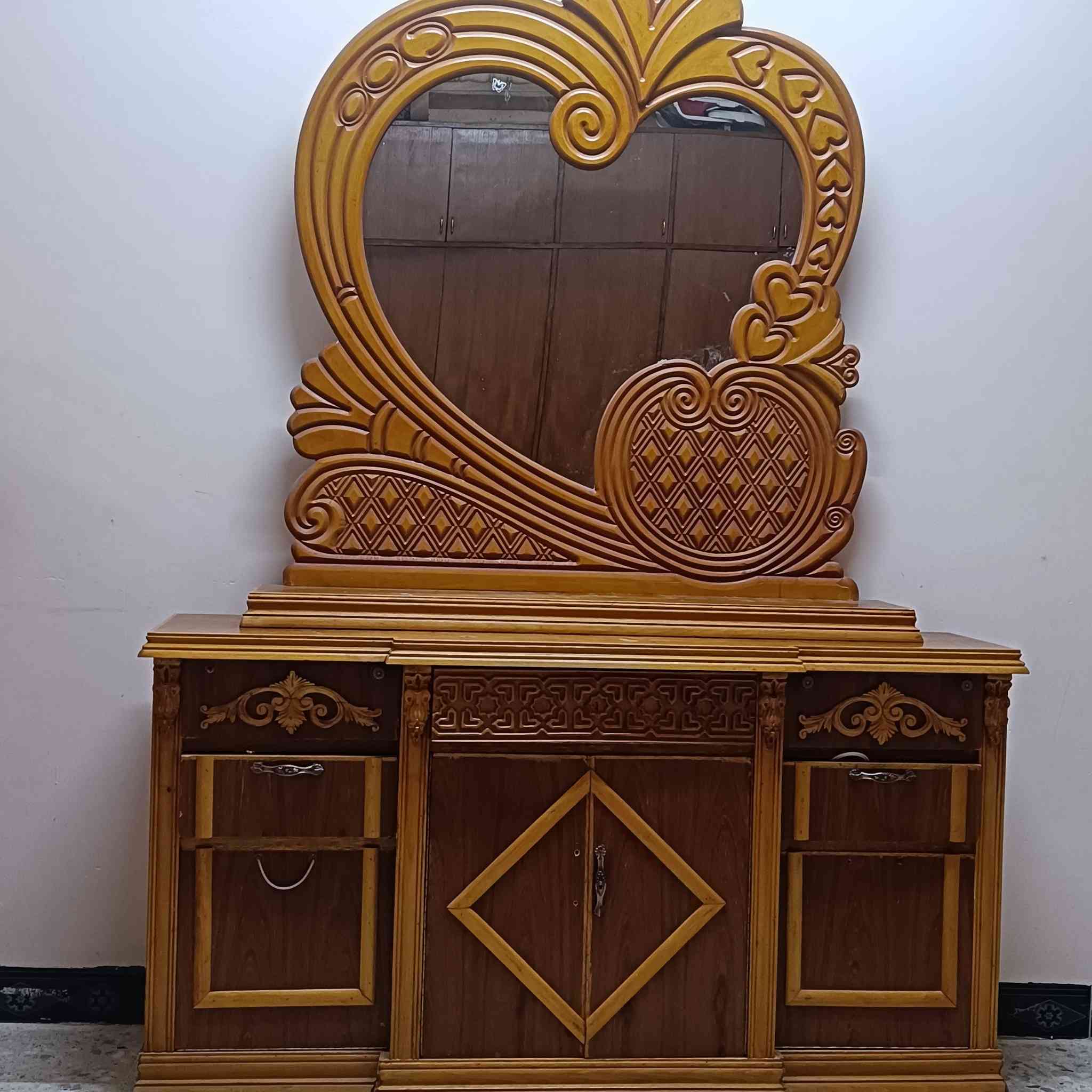 غرفه نوم وطخم وزوليه للبيع للاستفسار الاتصال على الرقم ***********
