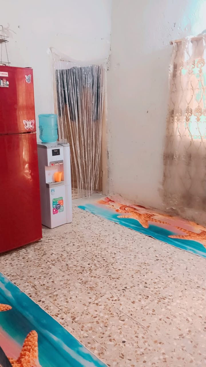 اسلام عليكم بيت مساحه 160 واجهي8نزال 22
طابو زاعي سند 25 متكون من غرفه وستقبال هول مدطبخ صحيات داخليات واخارجيات سعره 25وبي مجال مستعجل ع بيعته مكانه 
طوريج جاي عن الكوي ***********
