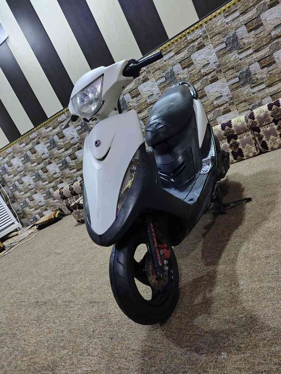 ماكس عدله جديده ما مفتوحه سلف هندر شاير لايت عالي ناصي سكنات كهربائيات كلها شغاله كيلومتر كيج بانزين عينه الونين اي نقص ماكو بوشه49 بلاد ما مفتوحه كفراتها بلاد امختمات نفس الختم سعر 625 وبيها مجال الاستفسار *********** أو متواجد وتساب مكاني بصره حي شرطه قرب المعارض مال سيارات جديده
