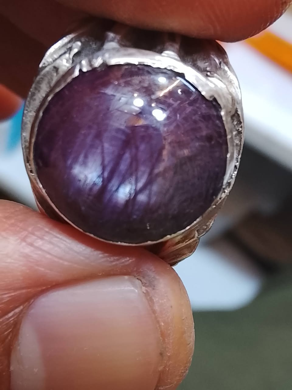 سلام عليكم محبس قديم ياقوت نجمي السعر 150 الف ***********
