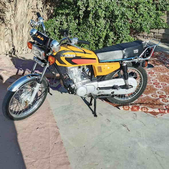 السلام عليكم دراجه نامه شلامجه ابلاد موديل ١٩ مابيهه اي نقص تجي وشوف بعينك اوراق اصولي السعر ١٢٠٠ وكيلهه بلبصره  مكاني بلجبايش  رقم الهاتف ***********
