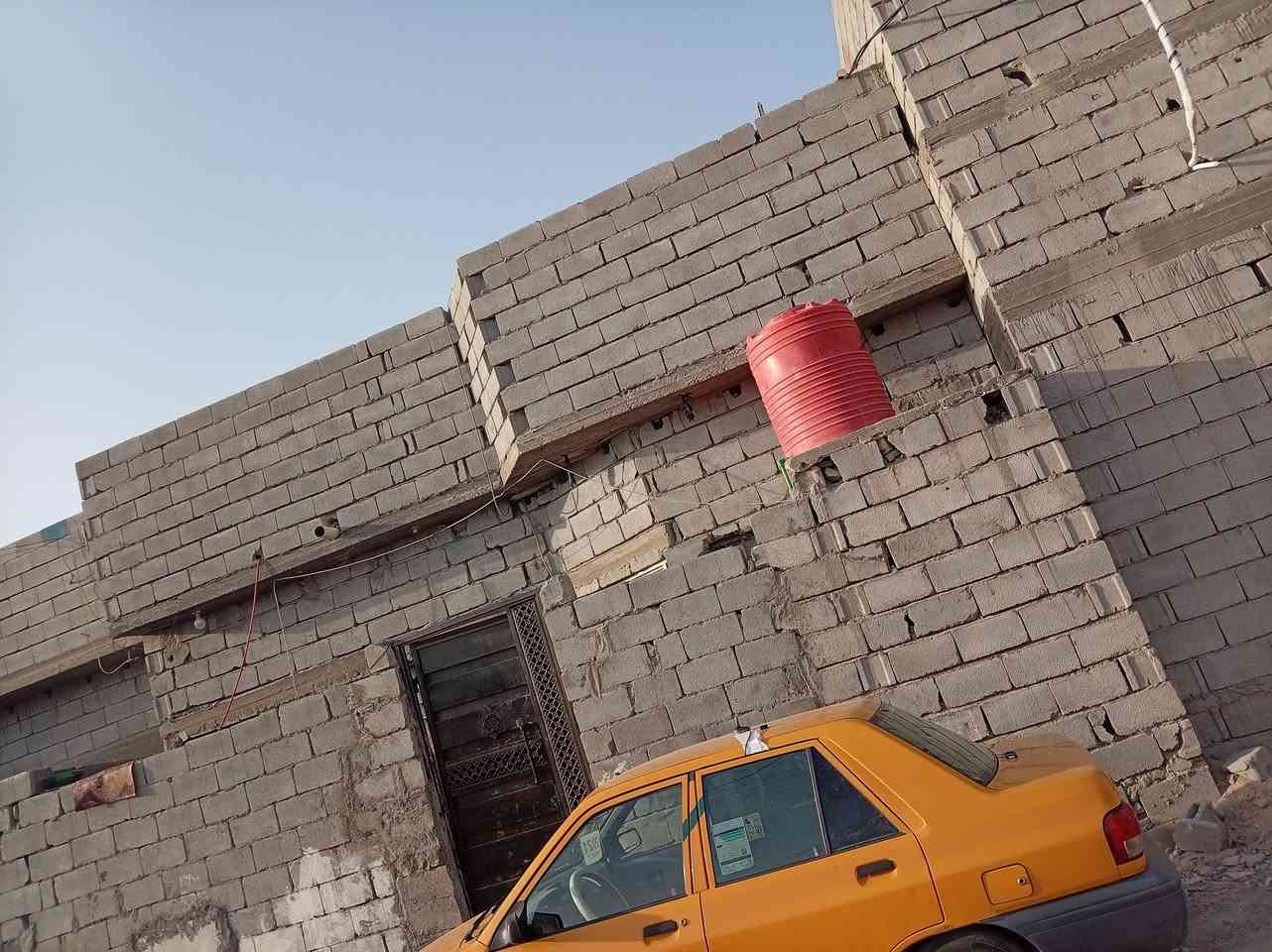 سلام عليكم بيت للبيع وقف سني أصولي مسجل مساحه 120ثاني بيت عن شارع للعام عرض شارع 10متر نقص البيت لبخ الواجهيه وسقف ثانوي فقط البيت جاهز من كل شيء الجيران خوش جيران الواجهيه 8ونص ونزال
 14 واكو فضله ويه البيت 4امتار سعره54وبي مجال ***********
