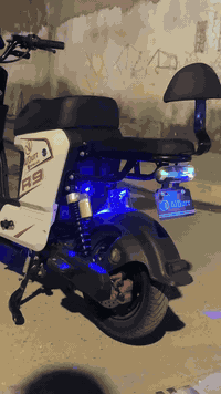 سلام عليكم دراجه شحن R9 دراجه مديل 2026 دراجه جديده صاله ١٧ يوم من طالعه من الوكيل 32انبير 5 بطاريات سعر 500 وبيه مجل مكان بصره قبله 
هاذ رقمي ***********
