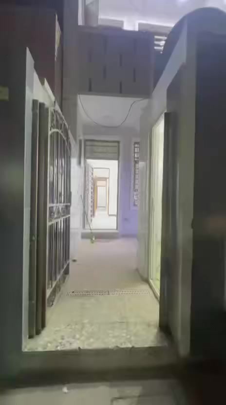 مشتملات عدد ٢ للبيع
مساحة ١٥٠ كل مشتمل مساحة ٧٥ 
الوجه ٣.٧٥ ونزال ٢٠ 
بناء جديد ٢٠٢٥ 
نظام شقق كل بيت شقتين مفصولات مؤجرات كل بيت ب٧٥٠
العنوان الشعب قرب حسينية المصطفى او بركر الدب 
سعر المشتمل الواحد ١٧٠ مليون 
للاستفسار *********** 
مكتب ابراهيم السراجي للعقار
