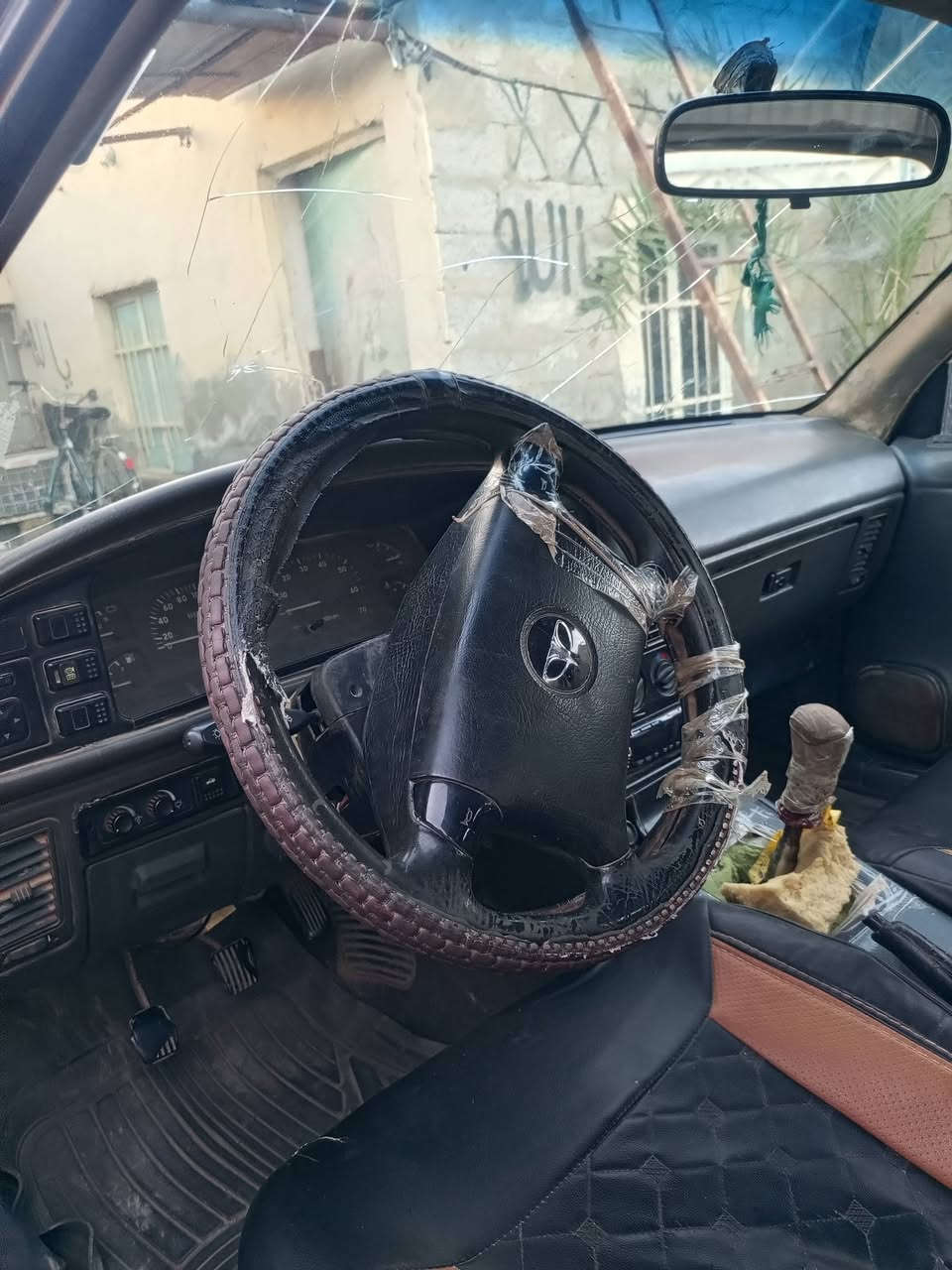 ..السلام عليكم سيارة برنس للبيع او مرواس شعندك نزل موديل 94 رقم انكليزي ابأسمي تحويل ثاني يوم السعر 22 اتصال على هذا الرقم ***********
