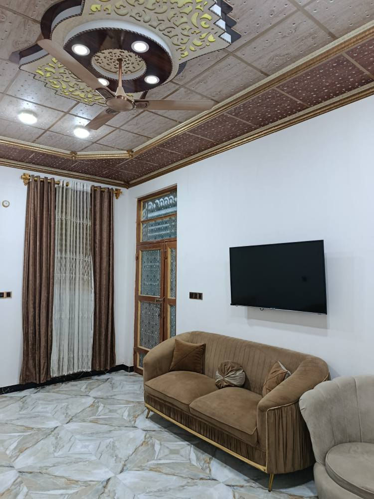 بيت للبيع هوا والأثاث المساحة (٢٠٠) متر المكان البصرة الجزيرة شط العرب الطابو زراعي صرف نسخه من الطابو وكالة ومكاتبه جميع الخدمات متوفرة مثل الماء والكهرباء والمجاري والمدارس والمجمعات الطبية والسوك يبعد عن الشارع العام الرئيسي شارع الدولي (١٠٠) متر البيت يتكون من غرفتين منام+موزع+منور عدد (٢)+مطبخ+استقبال نساء+استقبال رجال+كراج سياره+حمام داخلي+حمام خارجي الاستفسار على هذا الرقم (***********) والشراي يجي خاص أو واتساب البصرة, العراق
