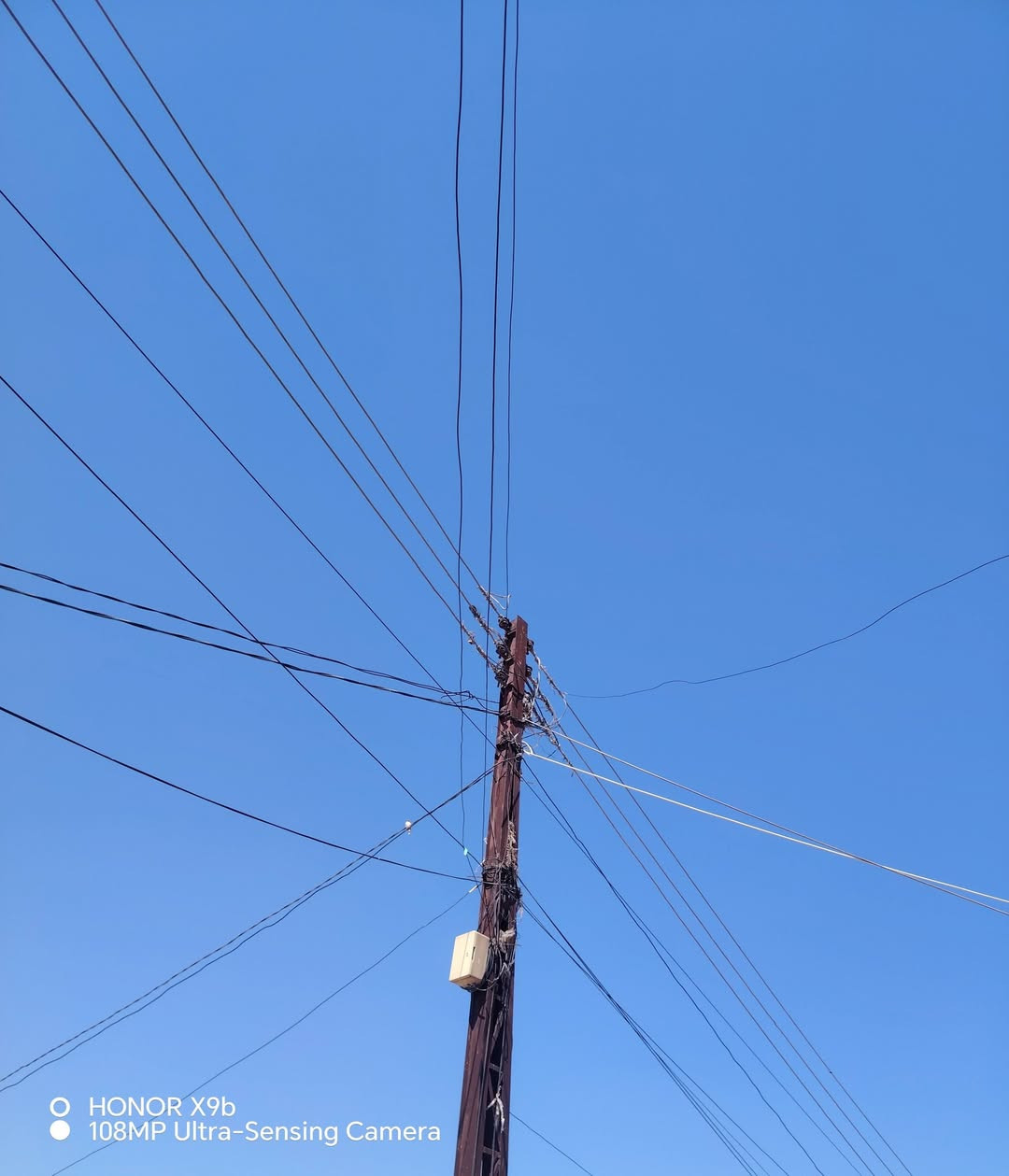 السلام عليكم قطعه البيع المساحه ٢٣٠ متر وجه شارع تبليط امي كهرباء مجاري دوانم مقابيل سواق سوداني بشارع ترتر ***********
