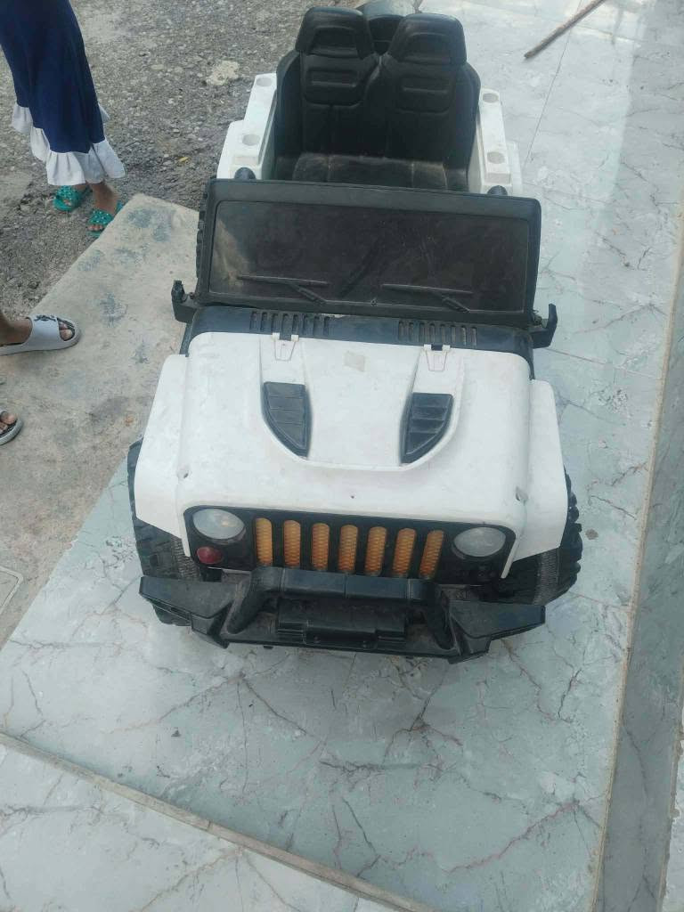 سياره اطفال للبيع اخو الجديد شرط النظافه 100% سياره حلوه ومرتبه طائرات نظيف بس ناقص له باطري سعره 75 وبيها مجال للطيبين 
شراي يخاب الرقم*********** كركوك, العراق
