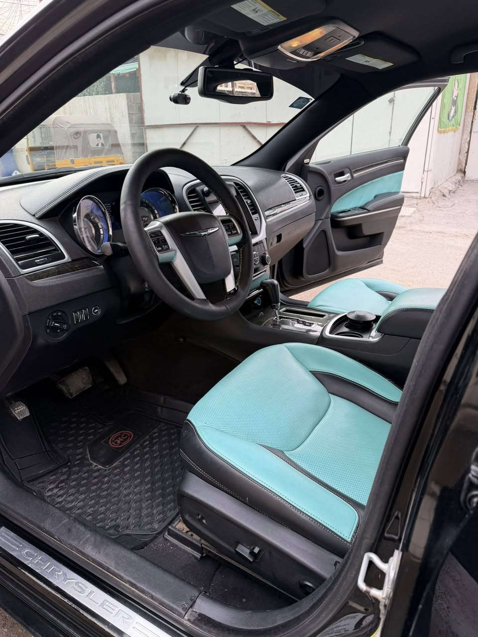 السلام عليكم اوباما 2013 هيمي 8سلندر 5700 حادثها جاملغ وبنيد سياره كامله تخم تار جديد صدر جديد شاشه كار بلي +بوليش وطبقه حمايه نامو سيراميك  
مرفقات صور الحادث مع السونار 
السياره باسمي هزه جديده رقم جديدسنويه جديده مكان السياره البياع الشرطه الرابعه ***********
السعر150$
