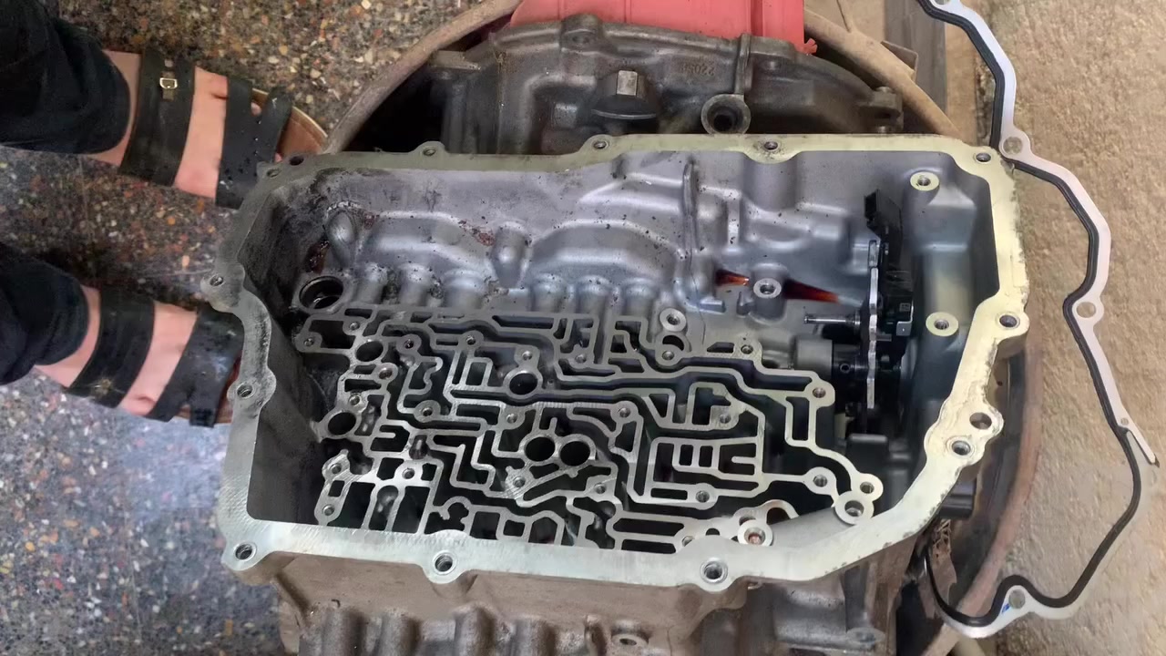 گير ترافيرس 23 كامل عدا دشلي مكسور وهو سبب تبديل الگير .. السعر قيم بالله يرضى به ..
العمارة ***********
