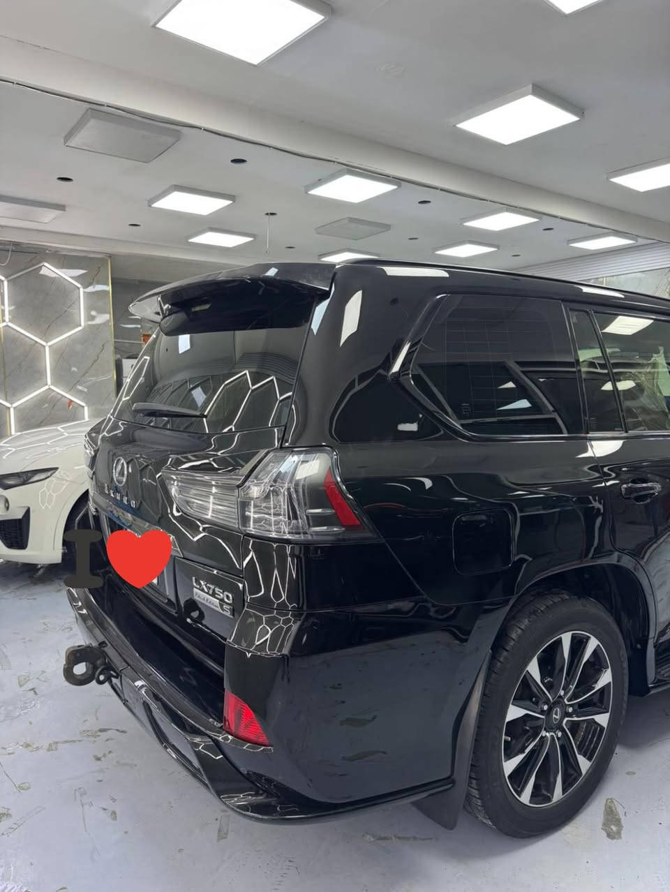 السلام عليكم للبيع لكزس كورو بلاك ادشن اصل داخل احمر بيبان شفط مكفوله كفاله عامه عدا رصعه بالصندوك سحبتها مغلفه ppf جديد ضمانه 10 سنوات ماشيه 60 الف كيلو للاستفسار 
***********
***********
