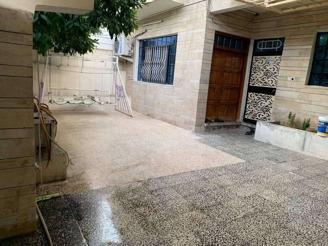 🔴 دار للبيع بحساب ارض 🏘🔑🔑FOR SALE 

🔴الموقع👀حي الرفاق قرب جامع الروضة المحمدية

🔴 ملك صرف طابو الزهور

🔴مساحة الدار ( 233 ) متر

🔴الواجهة (10) العمق (23)

🔴 طابقين 

🔴 يتكون من 4 غرف نوم وهول فوك وهول ارضي واستقبال ومطبخ وصحيات..

 🔴 بناء الدار 2000 يعني بحساب ارض وايضا يصلح للسكن

🔴للأستفسار عن عروضنا العقارية المتميزة وأسعارها ⤵️مراجعة

            🎖تاج الملوك للعقار🎖
     

🔴العراق↔️الموصل↔️ حي الاخاء سايدين كنيسة تايتنك مقابل البسة الأصدقاء أو ألتواصل معنآ ⤵️على الارقام
☎️(***********) ابو حسن
☎️(***********) ابو حسن
☎️(***********) ابو عماد 
☎️(***********) ابو عماد
