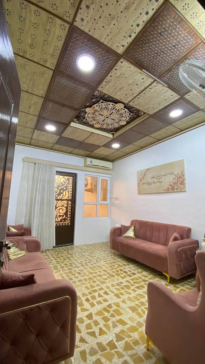 للبيع دار  ١٠٠ متر واجه ٥
📍 طابق ونص بناء حديث

📍والموقع حي السلام قريب من سايدين السلام

📍 يحتوي الدار على غرفتين ومطبخ وصحيات 

للتواصل والاستفسار الاتصال على الأرقام 

***********
***********
