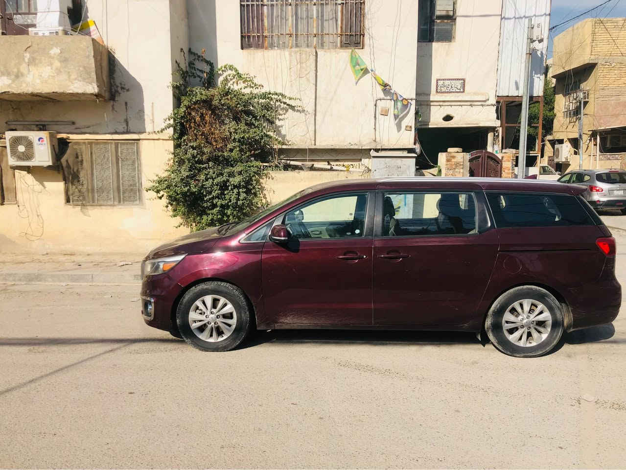 كيا سيدونا موديل 2017 ماشيه 111 وقابله للزياده رقم كربلاء
مواااصفات
٣ قطع تبريد 
تدفئة كشنات
تحكم ستيرن
بيبان سلايد كهرباء
كشنات كهرباء
شاشه كبيره
شاشه عطلات
تشغيل بصمه
حداديه جديده 
باتري جديد 
تخم تايرات جديده
الحادث كما موضح بلصور
بدوون شوااصي وبدون لغود
*****
سياره جاهزه مجهزه ما بيه نقص 
#مال بيت  
مكان السياره بغداد الحريه 
السعر 185$ وبيه مجال بسيط 
رقم تلفون ***********
متواجد ع واتس بغداد, العراق
