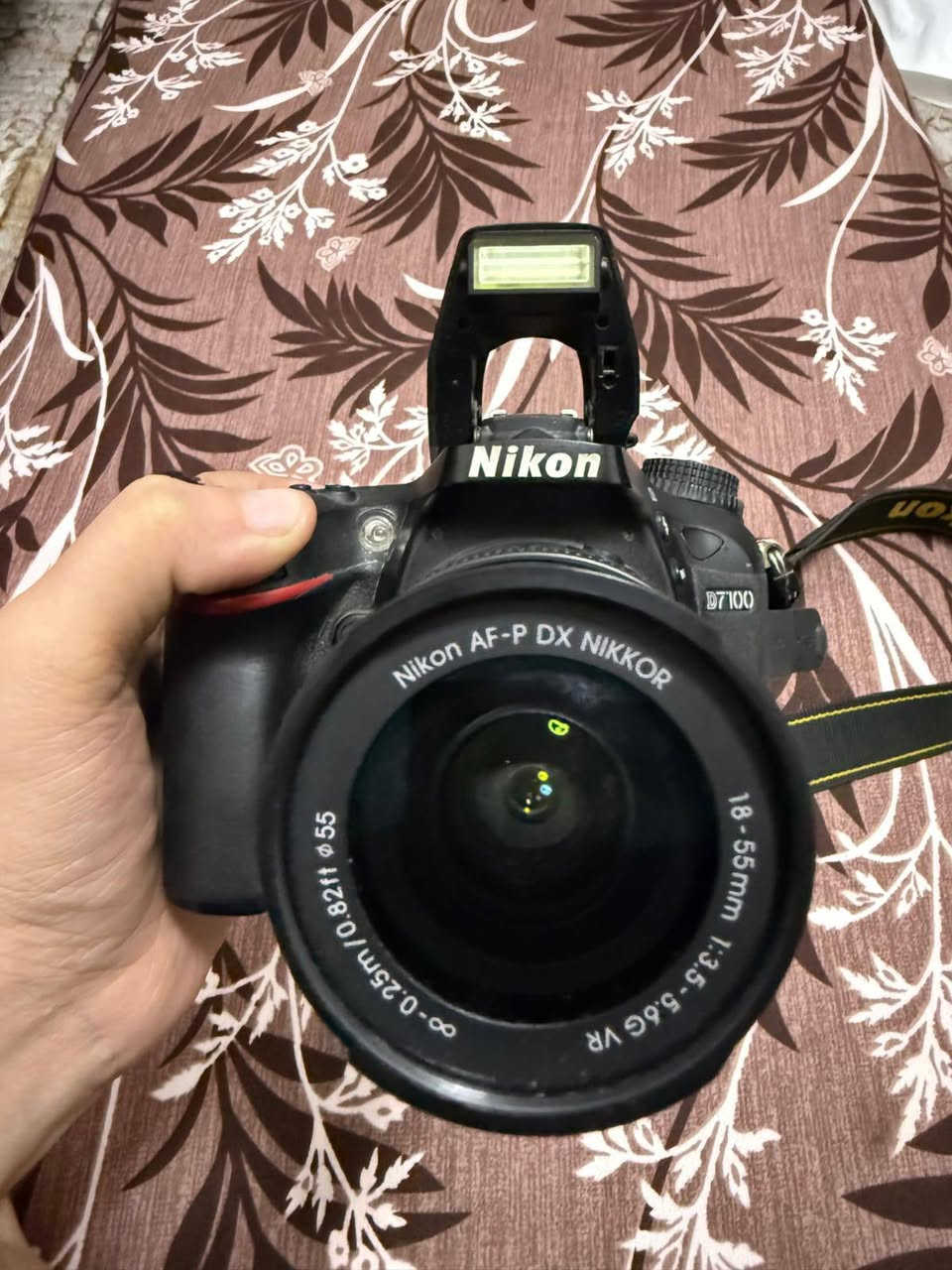 السلام عليكم
كامره Nikon للبيع 

كامله المواصفات مابيهه اي خلل كلش جديده الكامره

فقط عطل في الكيبل الشحن 

وبسعر مناسب كلش 

للتواصل     ***********
