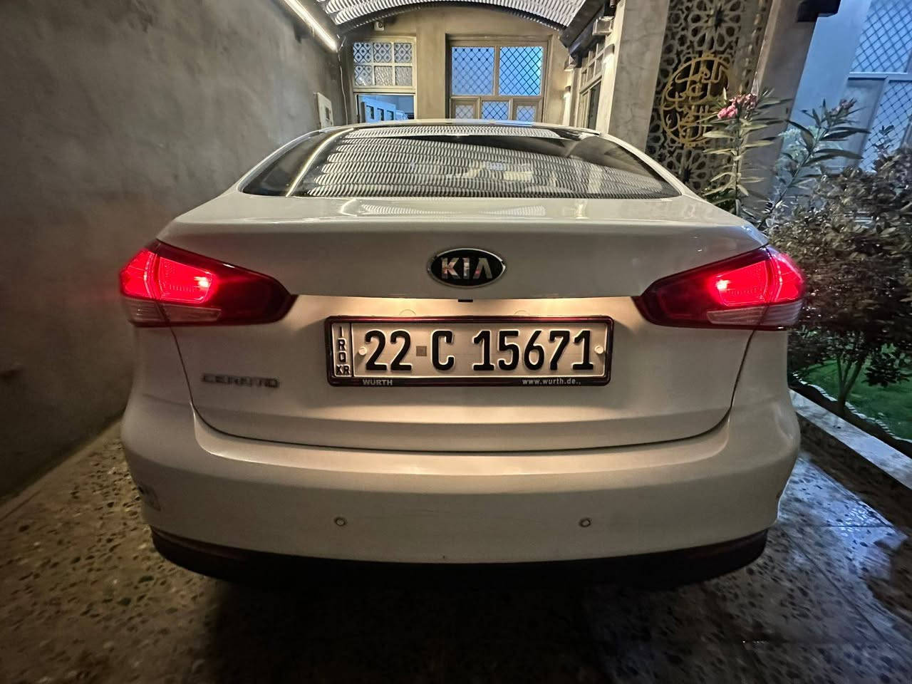 سيراتو 2017 خليجي 
مواصفات اعتياديه السياره جديده وما ماشيه 
رقم اربيل الجديد تحويل او وكاله محرك دوش 1600 
مكاني بغداد زعفرانيه للاستفسار *********** 
السعر 133 وبيها مجال نشاء الله
