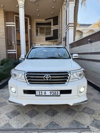 لاندكروز 2012 فطيم خليجي بيها قطعتين صبغ باب خلفي وجاملغ خلفي جهة اليم...