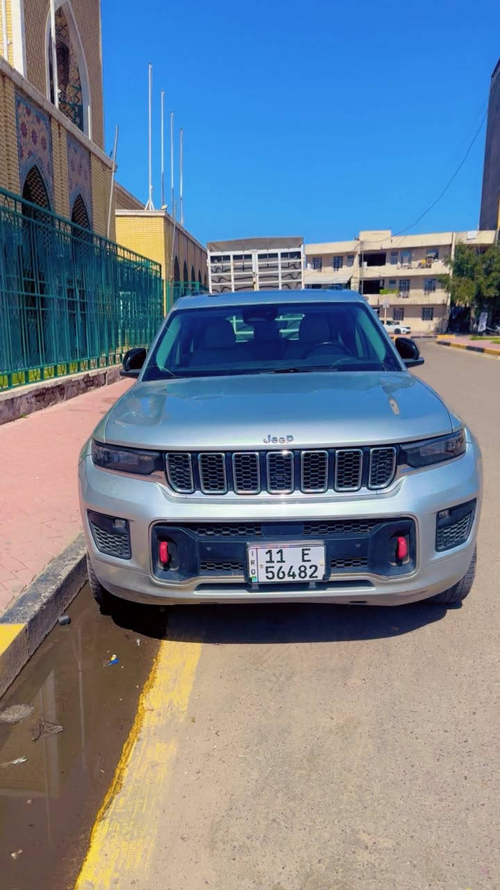 السلام عليكم  بيع مستعجل بسبب الحاجة جيب كراند شيروكي 2021 الشكل الجديد اوفر لاند  ومعروف مواصفات الاوفر لاند :
اللون رصاصي 
رقم بغداد مشروع وطني جديد
عداد السرعة 28 الف مايل
بانوراما 
كشنات جلد تدفئة تبريد 
كشنات كهرباء 
جكات 
فور ويل 
تشغيل عن بعد 
دخول ذكي 
7 راكب كشن متصل 
جنطة كهرباء 
وبعد بيه هواي مواصفات الصراحة ما اعرفه
وحادثه مثل ما موضح بالصور 
السعر : 26,000
وبيه مجال للشراي 
بغداد الدورة 
***********
