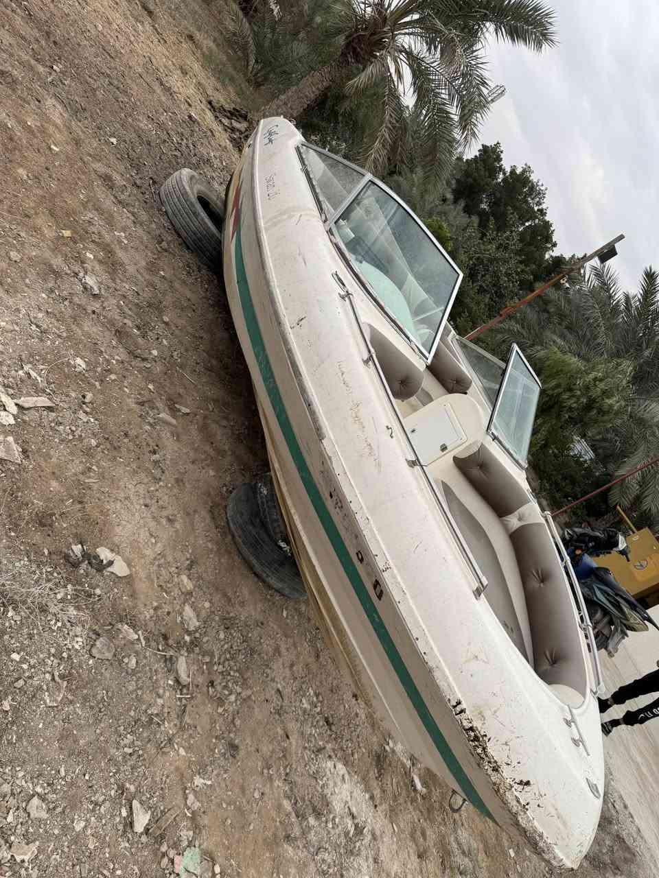 السلام عليكم للبيع زورق بس گرف امريكي الطول 5 ونص جديد كلش شاشه سستم صوت  اناره غطاس ماء گيجات بلاد فول 120 لتر فافون گصه بلاد السعر 60 ورقه وبي مجال قليل مكاني بصره ابو الخصيب نهر خوز رقم الهاتف ***********
