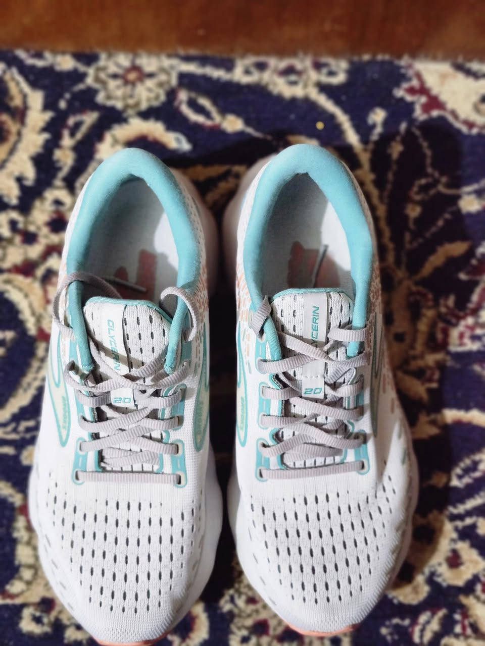 بروكس حديث گلسرين نظافة فوول 
قياس 41 طول القدم 26ونص 
السعر 70 الف 
رقم الهاتف *********** واتساب
