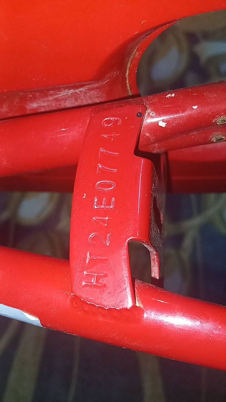 سلام عليكم بيسكل سياحي 26باله حاويه لون دم الغزال بيسكل نضافه 95بل 100كلشي جديد ما ناقصه اي شي مجمبز فسفرات كصب طياريه ومصاطر جاهز مكان بصره قبله سعر 125وبي مجال رقم  ***********
