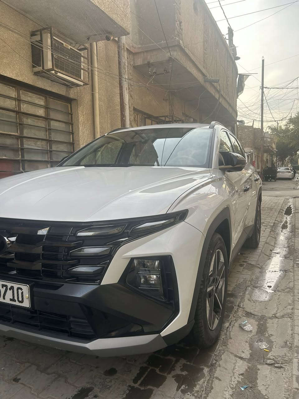 السلام عليكم توكسان موديل25 
 خليجيه ماشيه33 الف
فول موصفات عده البونراما السياره جديده 
رقم بغداد بسمي السعر 231 وبيه مجال جداً بسيط
العنوان بغداد المنصور قرب ساحة القاء 
رقمي*********** واتساب
