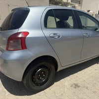 تويوتا يارس هاج باك 2008 السياره عالبلاد كلشي بيها شغال گير محرك كفاله...