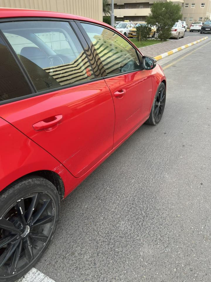 السلام عليكم
كولف 2012 خليجي
مكفولة من الصبغ عدا الدعامية الامامية وشخط بالباب مال عكس السايق
رقم شمالي الجديد
داخل مدوشم وكشناتها الاصلية بعدهم شركة
فتحة سلايد
لايت زنون 
محرك جديد
ماشية 260
صدر تبريد كير خير من الله 
الله شاهد سيارة جديدة وتخبل
السعر ٩٥ وبيها مجال خابر وتدلل
للاستفسار ***********
