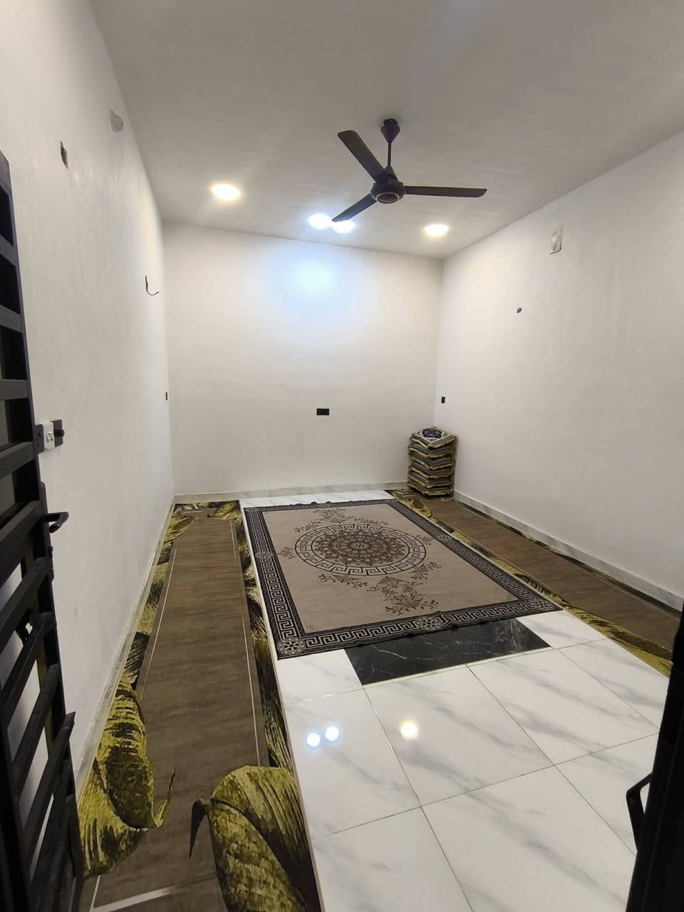 يا الله 

السلام عليكم أحبتي الكرام 

بيت للبيع واقع حال مشمول بالتطويب المساحه (150) متر 

1 - البيت يتكون من طابق واحد بناء حديث 

2 - البيت يتكون من أستقبال و غرفة وصالة و مطبخ

3 - العنوان بغداد البحث العلمي قريب على الشارع العام جدآ 
المراكز الصحية حي النصر وحي البتول و المدارس قريب على البيت 

للأستفسار التواصل عبر الخاص - #دلاليةـالوسيط


**إذا كنت صاحب هذا الإعلان وتريد حذفه لأي سبب، رجاءا أرسل رسالة إلى الدعم الفني**