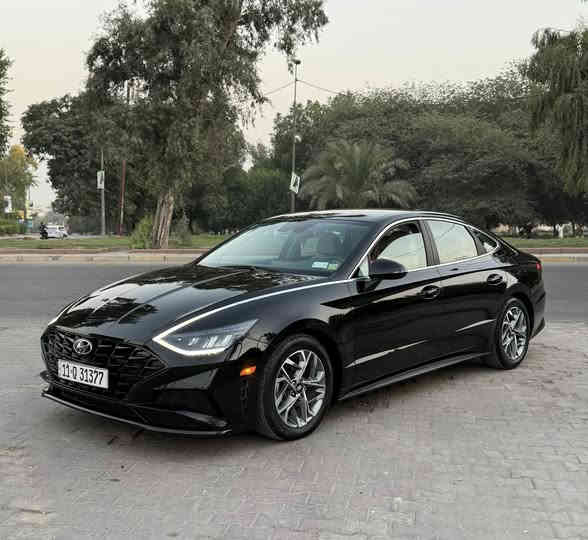 السلام عليكم 
سوناتا 
موديل : 2023 
ماشية : 29 الف 
المواصفات 
بصمة 
بصمة ابواب
تشغيل عن بعد 
شاشة 
كاميرا 
سايد بريك دكمة 
اشاير بالمري 
انظمية قيادة ( SPORT . ECO . COMFORT )
كشنات كهرباء 
كشنات تدفئه 
الداخل بيجي 
تحكم ستيرن جهتين 
كروز سرعة 
رادارات 
تحديد مسار 
قيادة ذاتية 
المكينة 4 سلندر  
   2500 
لد امامي 
لايت زنون 
بك لايت لد
ويل كب كروم 
(رقم بغداد الجديد مشروع وطني بأسمي) 
الحادث  : طخة جداً بسيطة  بالبنيد ومبدل نفس الون + بيها ربع باب صبغ فقط بدون ايرباك .
(صور الحادث مرفقة )
(السيارة جاهزة من كلشي بدون اي نقص جديدة جداً ) 
السعر : 177 وبيها مجال بسيط 
العنوان : بغداد الكاظمية قرب مرور الكاظمية معارض جكوك معرض الرحمن . 
للاستفسار 
عبدالرحمن 
 ***********
 ***********
