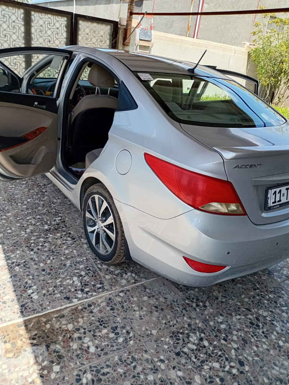 اكسنت خليجي ٢٠١٦ كفاله عامه عدا شبر صبغ بجاملغ الخلفي سيارة جديده استخدام شخصي تبريد❄ ثلج بسمي تحويل ثاني يوم ماشيه ١٠١ كم رقم بغداد تخم تاير جديد سبيرها منازل سعرها ١٠٥ وبيها مجال مكاني بغداد دولعي للاستفسار ***********
