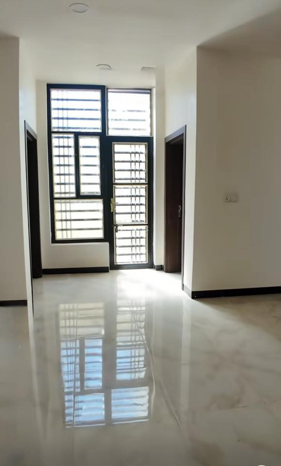 دار للبيع في مجمع الكفل السكني
الدار غير مسكون وجاهز  المساحة 200 متر طابق واحد . يحتوي على مطبخ كبير وصالة كبيرة  مع حمام للضيوف مفتوحة على الهول غرفتين نوم مناور عدد 2  وحمام  كبير و طارمة وحديقه مع ملحقات الدار مغسله عدد ٢ وتانكي ماء وماطور ، السعر ٣٠ مليون مع مجال بسيط وبقية المبلغ يسدد للمصرف للتواصل ‭٠٧٧٢ ١٠٣ ٣٨٨٢‬
