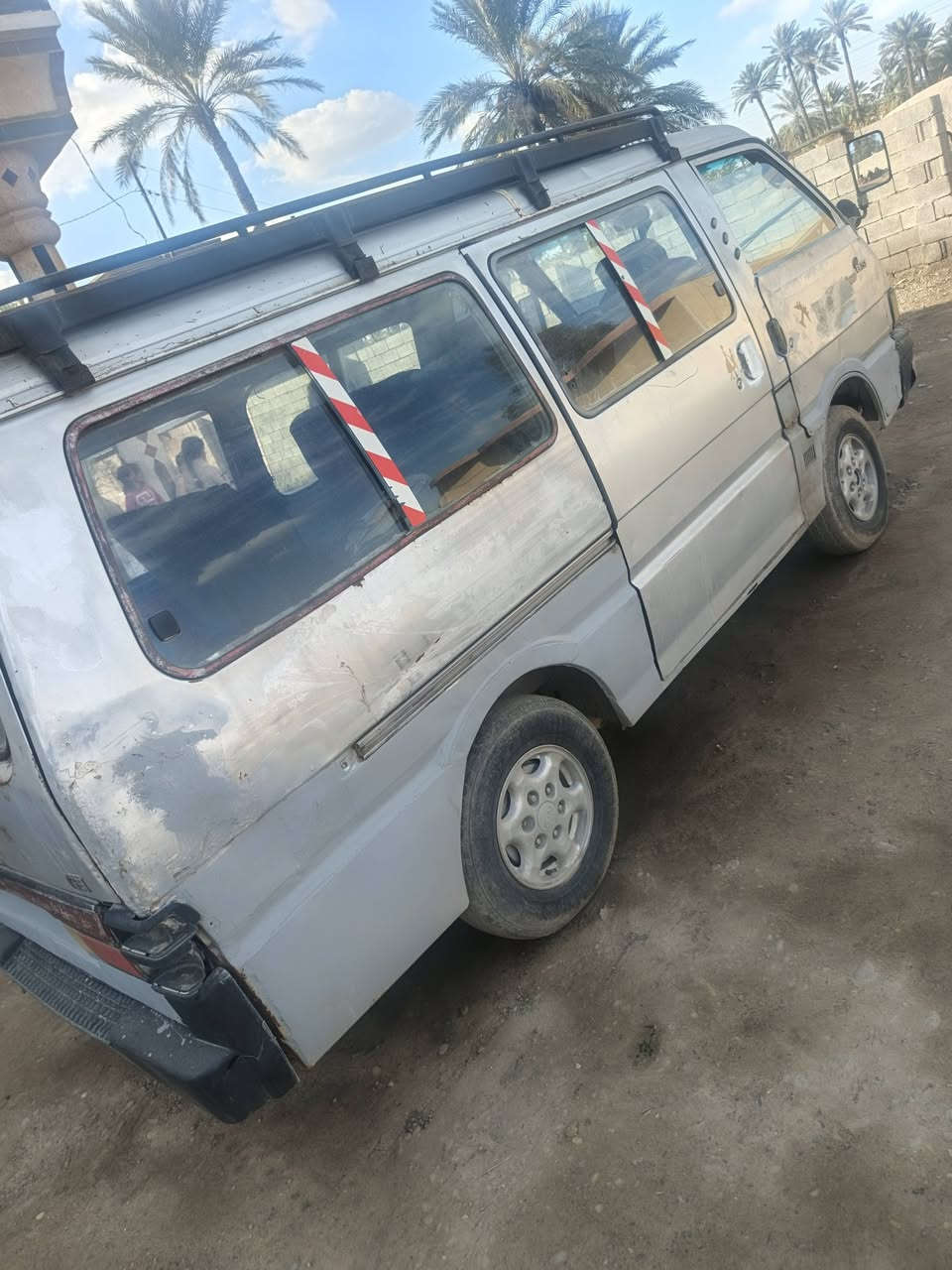 السلام عليكم سياره بسته موديل 94 مسمكره وكامله بس مكينته كايمه سنويه لل28 يلا تسقط صاحبه بديالئ بس ما اندله اتكفل سرقه وعشائر السعر 14 رقم الهاتف ***********
