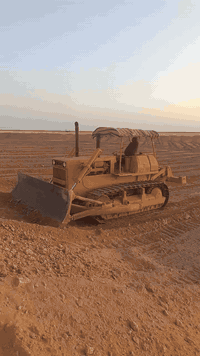 بلدوزرات لليجار نعمل كافه العمال بحيرات قطع سكنيه تعديل الارض دفن مستنقعات للتصال***********
