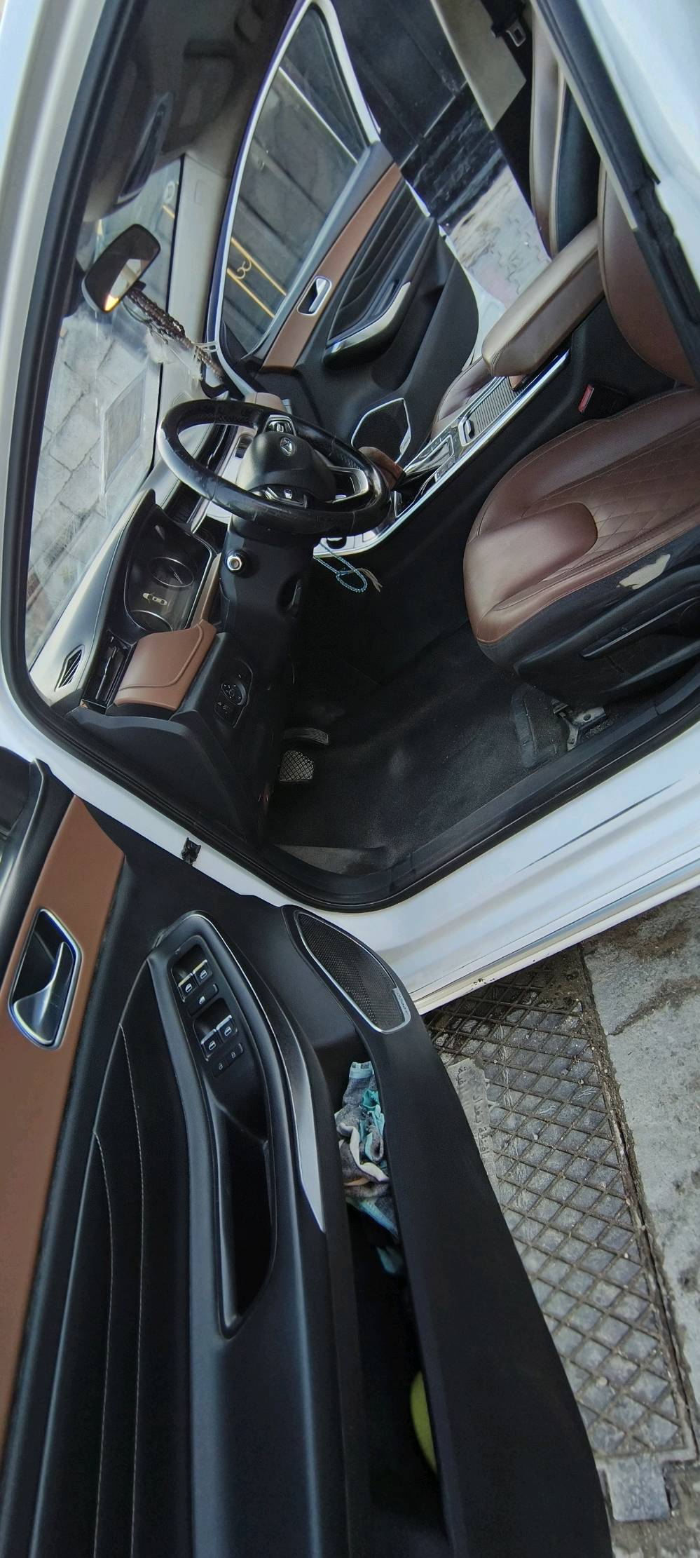 بغداد الدورة  / السياره شيري اريزو ٢٠٢٠ فول مواصفات / بصمه تشغيل و بصمه أبواب وتشغيل عن بعد وتحكمات المري من البصمه حساسات شاشه /كوشنات جلد لونين تبريد قطعتين //محرك ١٥٠٠تيربو  //ويل ١٧ ليت زنون //وبعد هواي مواصفات بيها  /فتحة سقف 