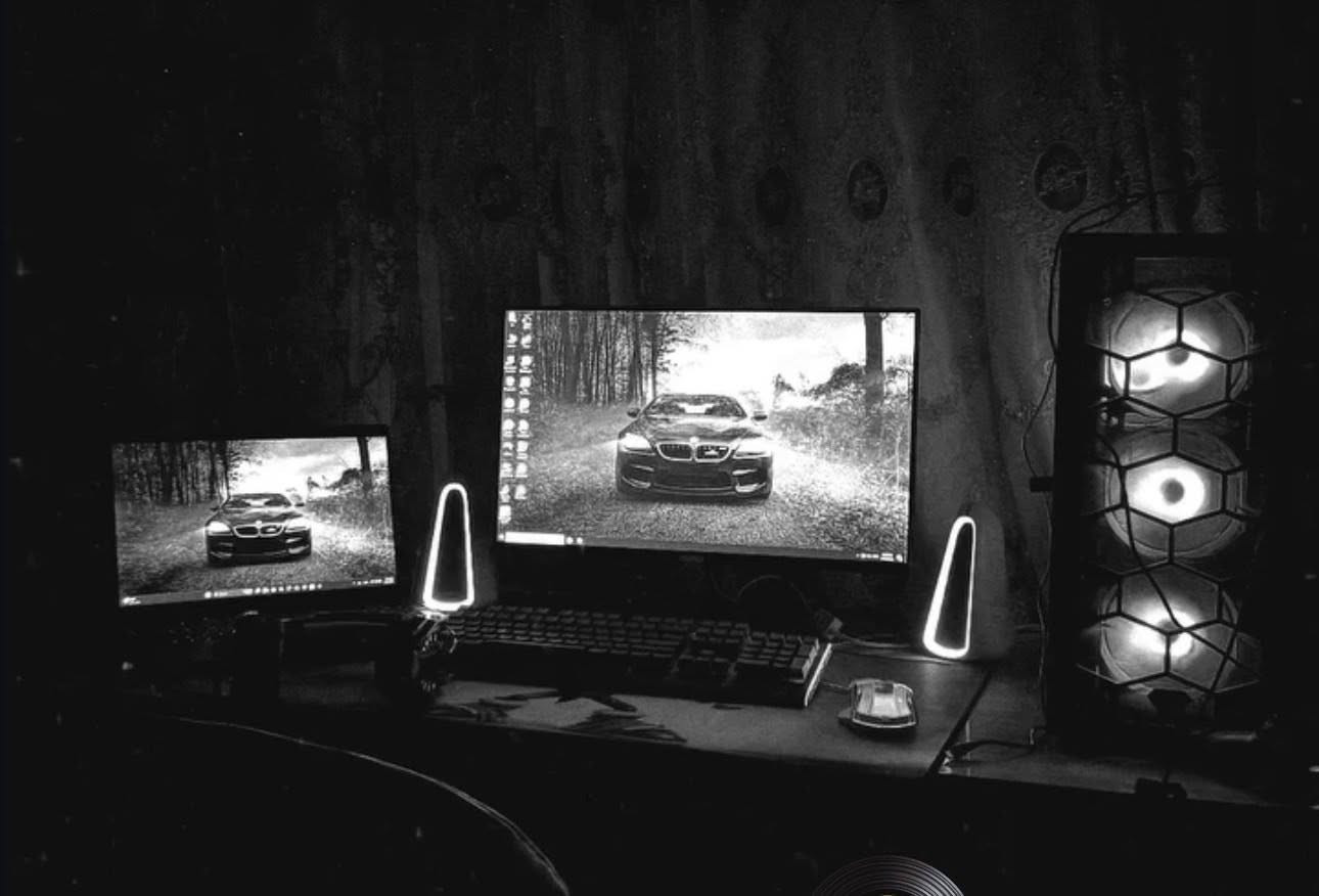 تجميعه كامله للبيع
كارت الشاشة Rx580 8G
معالج I510400f

RAM 16GB
SSD 128
HDD 500

شاشه 165 هرتز
ماوس احترافي
كيبورد
كامله ب 550 الف
تواصل واتساب ***********
