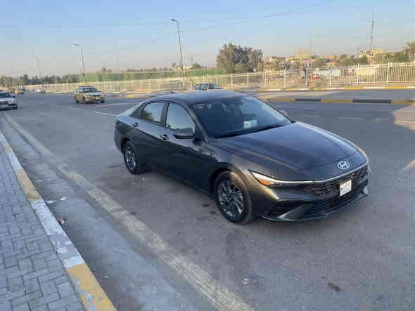 السلام عليكم 
النترا 2024 لون مميز بدون رقم ماشيه 59 ميل مواصفاتها رادارات تحديد مسار قياده ذاتيه نقطه عمياء شاشه جبيره حساسات وبعد بيها هواي مواصفات حادثها خلفي بس شويه بارد بالجنطه والباقي كفاله عامه صور حادثها بالمنشور 
مكان السياره بغداد الغزاليه 
الرقم *********** 
السعر 160 وبيها مجال بسيط
