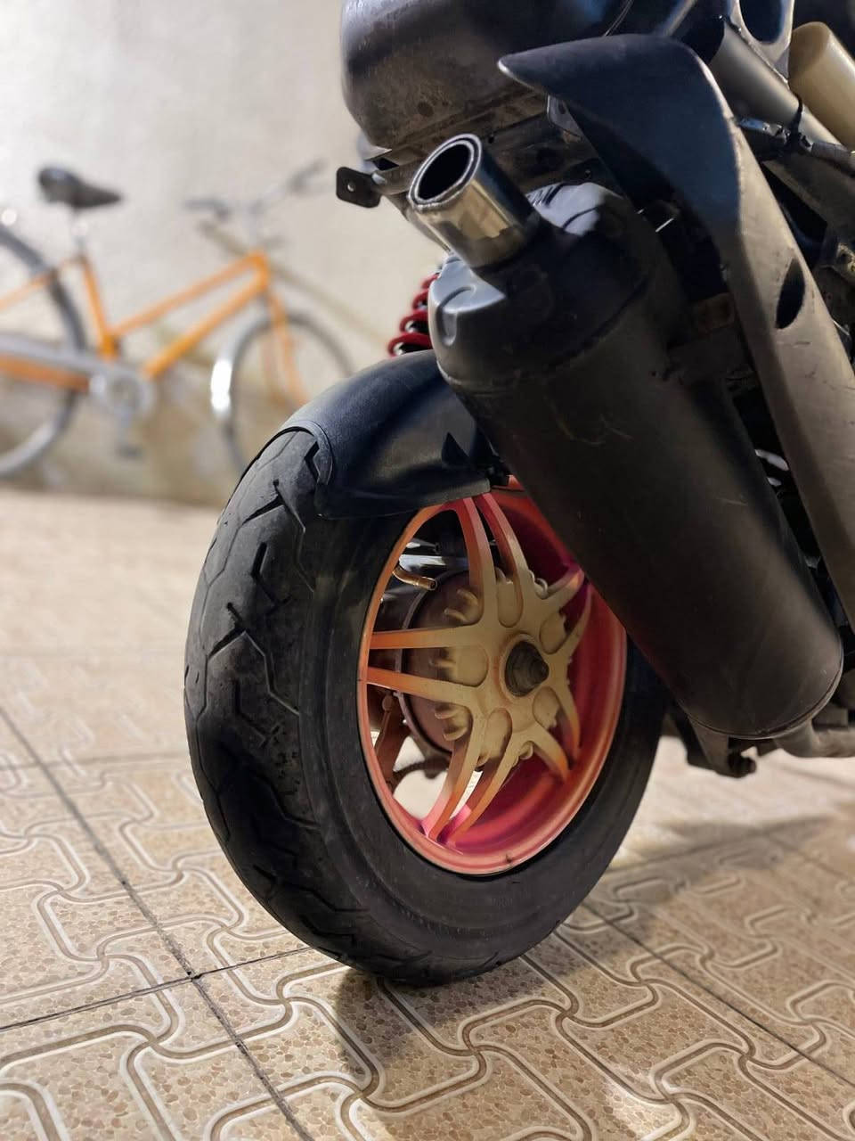 ماكس عدله مراوس او بيع السعر 500وبيها مجال
بوشه 55شلعه ومعدل دراجه خير من الله مناقصه شي
وغراض ويه الدراجه  كلج خلفي جديد+كويل نار جديد+صالنصه sc واقيه سبع الوان+ ترايش+بكلايت+كصه اماميه+مازده اماميه+سلف بلادي+بنز بريك+كابريتر ثنين مال باله بس يتنضفن+كابريتر جديد+ستاند اضافي تعليك
مكاني بغداد الدوره 
***********
