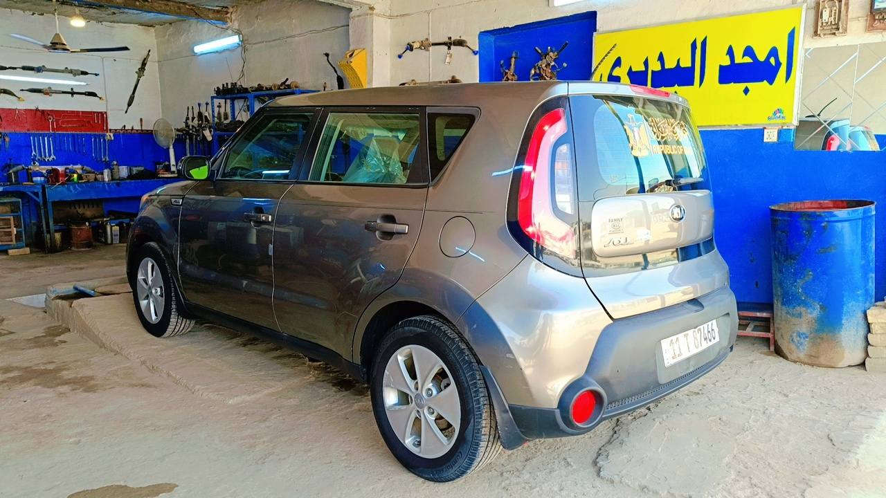سلام عليكم صول لون فيلي للبيع 
موديل 16 مكينة 1600 رقم بغداد الجديد  بأسمي

سيارة مال بيت نضيفة كير مكينة كفالة تخم تاير جديد 

باتري جديد حدادية امامي خلفي جديد سيارة بيها صبغ 
 
بالباب خلفي عكس السايق  بالداير اثر دحجة.

سيارة جاهزة من كلشي ربع ماذب عليها 

رقم الهاتف *********** مكاني ديوانية ،

