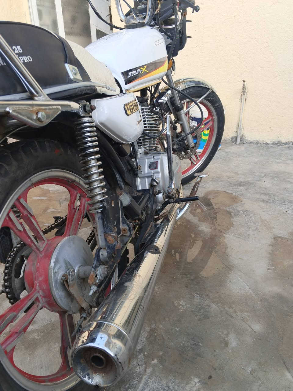 يالله سلام عليكم دراجة تايكر 5كير خير من الله ماموكفتني بشارع نقص بس كهربائيات يراد ربط فقط السعر 425 وبيها مجال رقمي *********** مكاني العامريه
