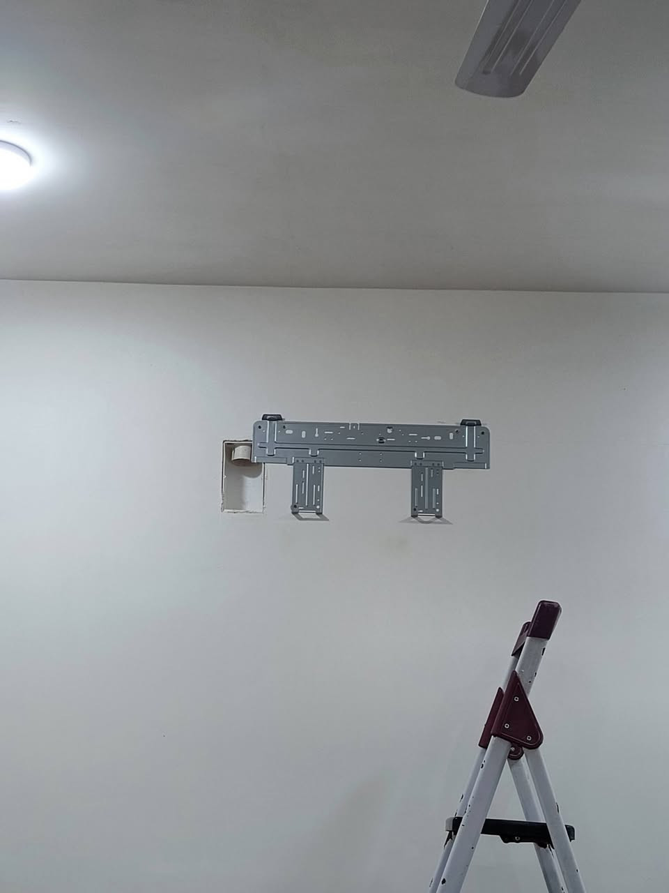 تم بحمد الله تنصيب ٤ سبالت نوع توسوت هايبر انفيرتر ٥ مراحل تحكم حجم طن ونصف عدد ٣  و ٢ طن عدد ١  نظام بوري دفن  في حي العطاء للاخ احمد عادل صافي 

مع ضمان في العمل لمدة سنة في التنصيب 

سيف حكيم لصيانه وتنصيب وأدامة كافه اجهزة التبريد 
للتواصل0760072303
***********
