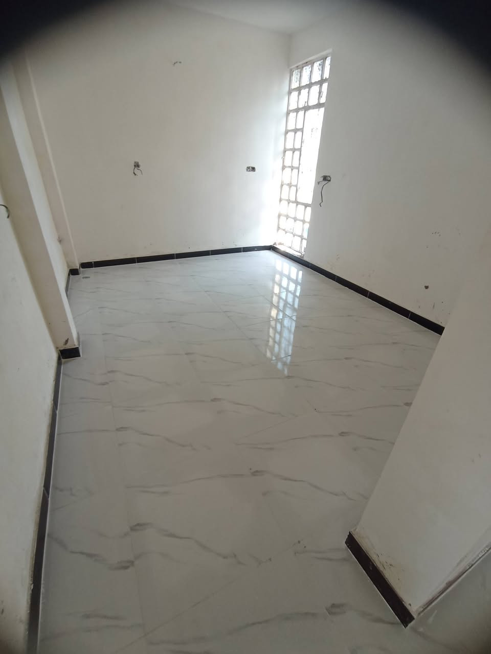 خلفة مصري لانواع تطبيق البورسلين سيراميك الكاشي والمرمر والجدران ارضيه وبيات درج  شغل درجه اولى ملتزم بالعمل يوميا التواصل***********بغداد
