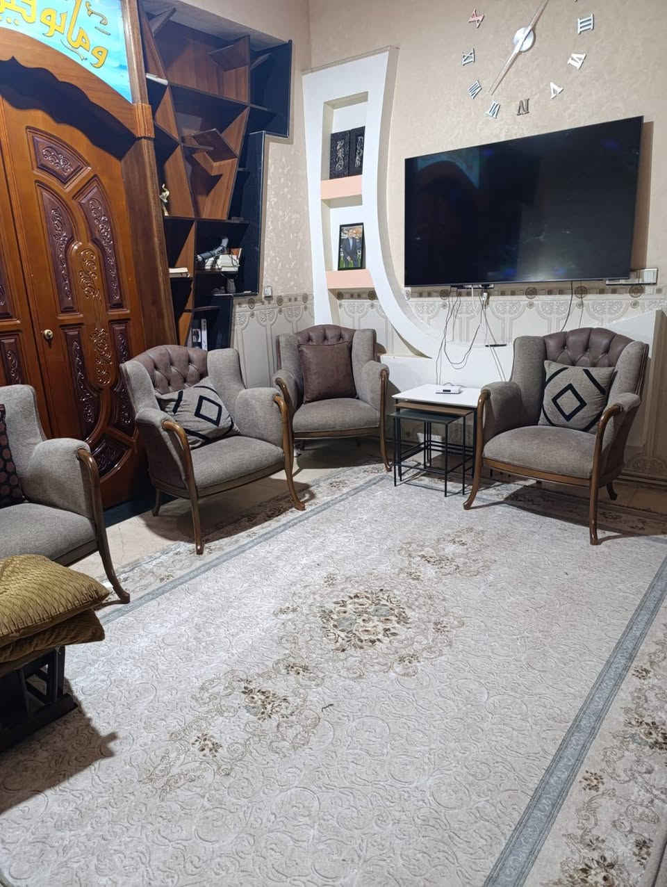السلام عليكم

🏠 فرصة مميزة،  بيت في الهورة

بيت حديث البناء بموقع ممتاز خلف مديرية زراعة واسط وعلى شارع أبو عبير الرئيسي.

✅ المساحة 140 متر
✅ 3 طوابق
✅ 4 غرف نوم
✅ 2 سويت
✅ 4 حمامات
✅ تشطيب ممتاز وأرضيات مرمر
✅ تصميم عصري وسلّم دائري أنيق

البيت مرتب وجاهز للسكن، وموقعه قريب من جميع الخدمات . 

📞 للاستفسار :***********
