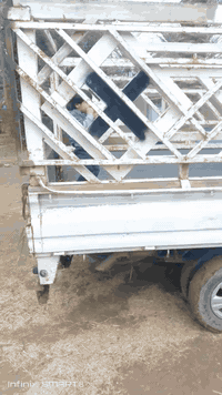 السلام عليكم كيا حمل للبيع سياره 2012 السياره خير من  الله كير محرك اكسل مكفولات بيه خياسات شويه. شوفت عينك ماجذب عليك واسويه هيه وبس تجي تشوف بعينك وتحكم السياره بيه طخات بصيطه. جواه تخم تاير تركي شاده ب300الف السياره مال ورثه كلنه بالغين. باسم ابونه نتعهدلك بلتحويل.  معروضه السياره ب95 وبيه مجال للشراي ***********
