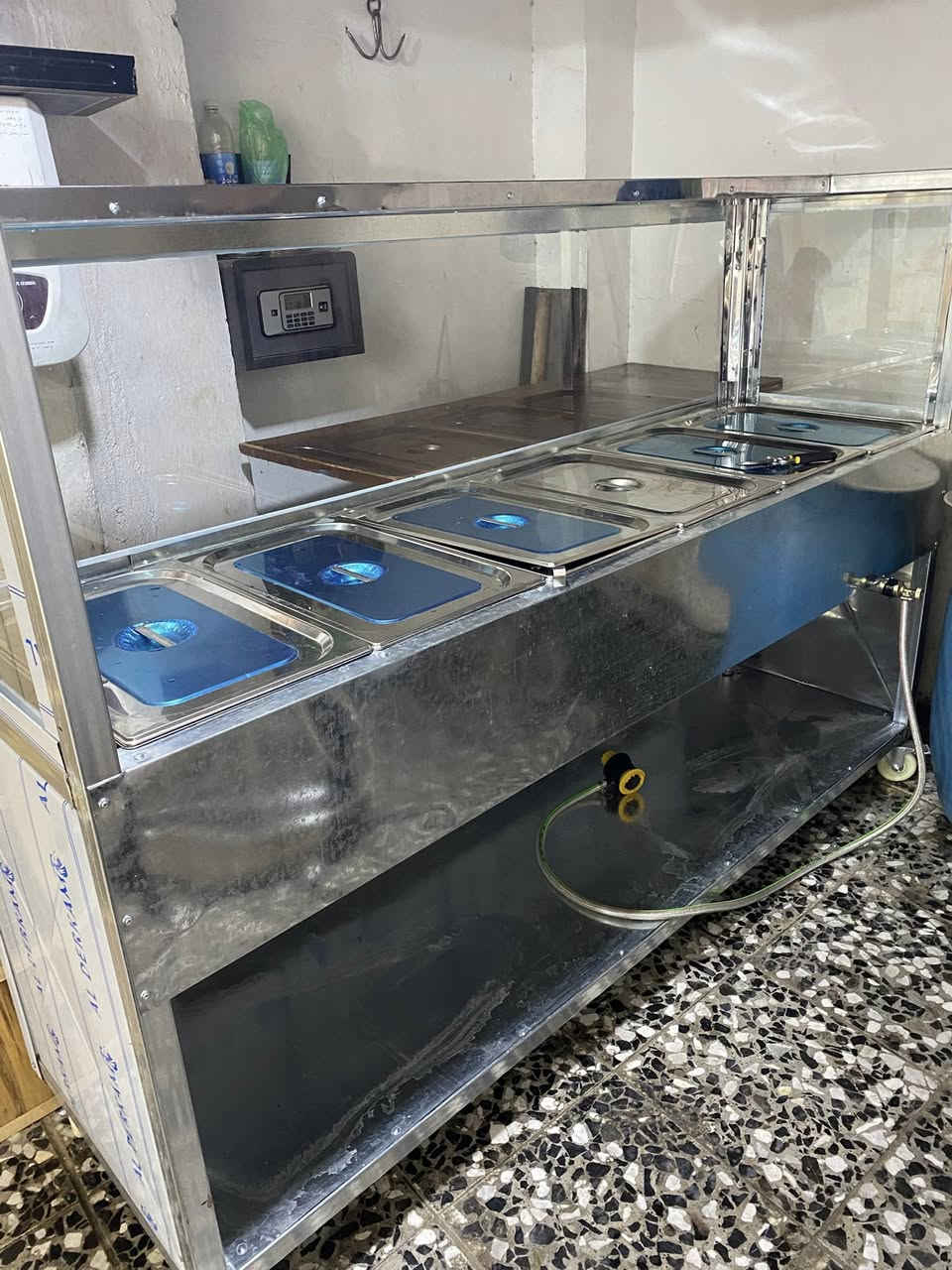 السلام عليكم شواية دجاج نضيفة سعرها 250 مابيها اي نقص جاهزة وحماية اكل 6 بلانكات سعرها 450 مكان بغداد الغزالية ***********
