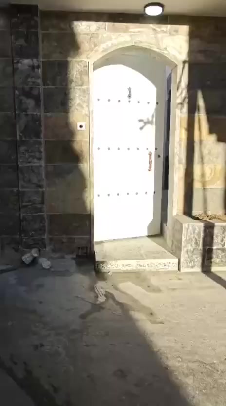 دار معروض للبيع في منطقه جامع الكبير المساحة 60متر يتكون من غرفه ورهره ومشتملات الاتصال على الارقام ***********=***********=الدلال أبو حمزه
