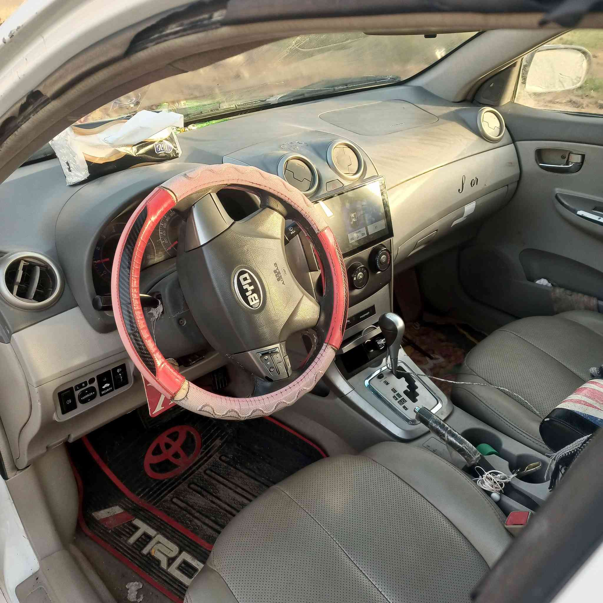 بيودي 13فوال مواصفات كير محرك مكفول اوتو سياره مكفولة ماعدي طخه بسيطة جاملغ الركب سياره مال مصرف الموصل وكاله من صاحبه الشرعي موجود سنويه ورقيه بيه لن سنويه ضايغه انا ضيغيه لعلم سياره اي شاره حجزه ماعليه سعره 33لاستفيار *********** واسط الزبيديه
